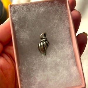 Gorgeous Sterling silver shell pendant